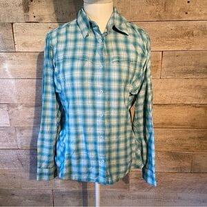 Columbia Titanium women’s travel‎ plaid button up shirt in size  medium